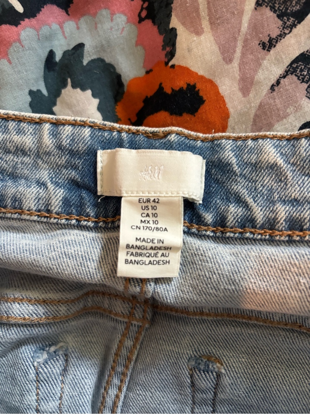 H&M High Rise Tapered Jeans | Light Wash | Size 10 - Picture 2 of 4
